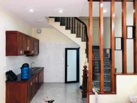 Nhà nguyên căn Cầu diễn diện tích sử dụng 32m, mặt tiền 3,8m, 5 tầng, ở liền, sổ sạch đẹp