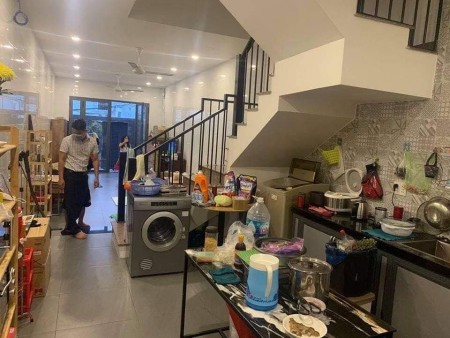 Bán nhà thành phố Thủ Đức ( Quận 9) đường 379 diện tích 80m2, 3 tầng giá chỉ 6tỷ440