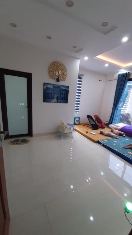 Bán nhà mới cứng lô góc 3 mặt thoáng, ô tô 7 chỗ vào, giá bán 2.25 tỷ, lhcc