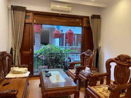 Bán nhà Chùa Láng lô góc ô tô đỗ cửa, diện tích sử dụng 60m2, giá bán 5.2 tỷ