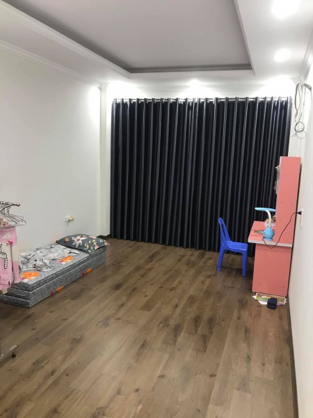 Bán nhà mặt tiền phố Ngọc Thuỵ, diện tích 40m2, giá bán 3 tỷ, chính chủ