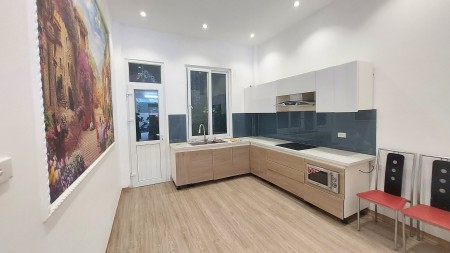 Bán nhà nguyên căn đường Láng nhà đẹp gần phố ở ngay, dt 43m2, giá bán 5.8 tỷ
