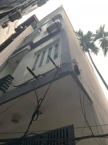 Bán nhà ngã Tư Sở lô góc 3 mặt thoáng, dt 60m2, 5 tầng, mt 4.5m, giá 5.95 tỷ, lhcc