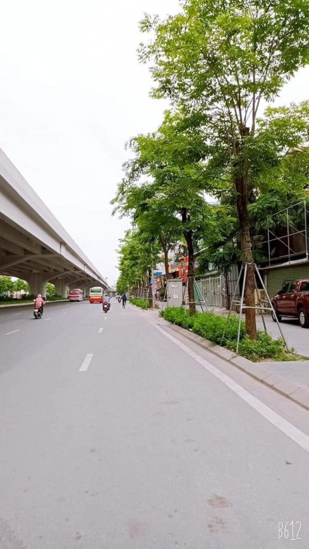 Bán nhà 5 tầng giá bán 4.4 tỷ Phạm Văn Đồng lô góc ô tô đỗ cửa khu vực phát triển từng ngày