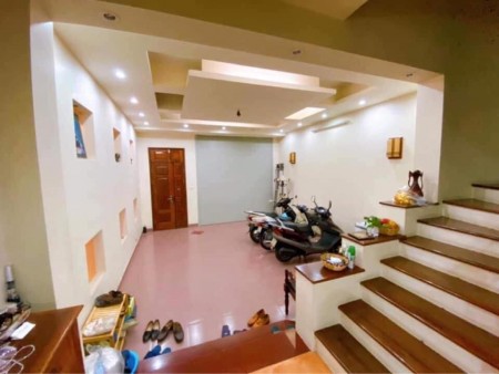 Tài chính 3 tỷ có ngay nhà diện tích 40m2, 5 tầng phố Nguyễn Khánh Toàn Cầu Giấy