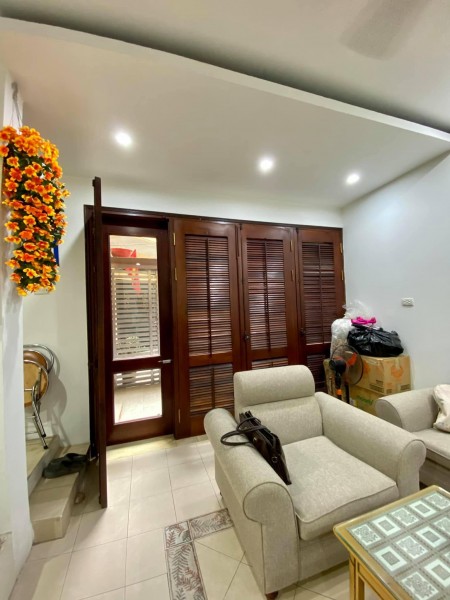 Bán nhà 6 tầng, dt 45m2, sát phố Xã Đàn nhà đẹp ở ngay ngõ nông thoáng nhỉnh 3 tỷ