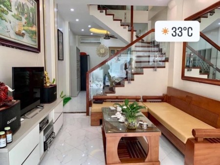 Bán nhà Văn La Hà Đông, dt 50m2, 3 tầng, giá 2.5 tỷ, cách nhà 15m ra ô tô