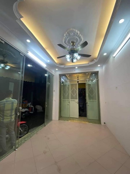 Bán nhà nguyên căn Tân Mai kinh doanh ngày đẹp, lô góc, 3 ô tô tránh, đúc 5 tầng kiên cố