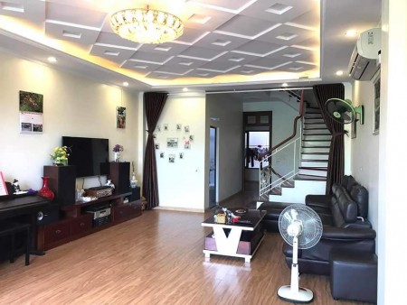 Nhà đẹp mới xây cách mặt phố Láng Hạ, dt 60m2, cần bán, dt 42m2, hơn 4 tỷ