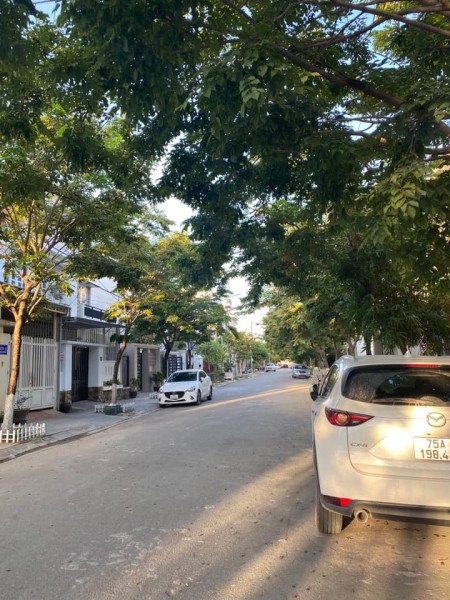 Hàng hiếm bán đất khu qui hoạch Xuân Phú, giá chỉ 43 triệu/m2, thương lượng, lh 0702788074 ms Vân