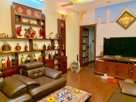 Bán gấp nhà phố Lê Quý Đôn, Hai Bà Trưng 35M 4T MT4.5 giá chỉ 3,7 tỷ. Ô tô