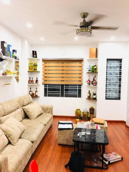 Bán nhà nguyên căn mặt phố Cổ Nhuế, ở ngay, giá bán chỉ 2.8 tỷ, khu dân cư