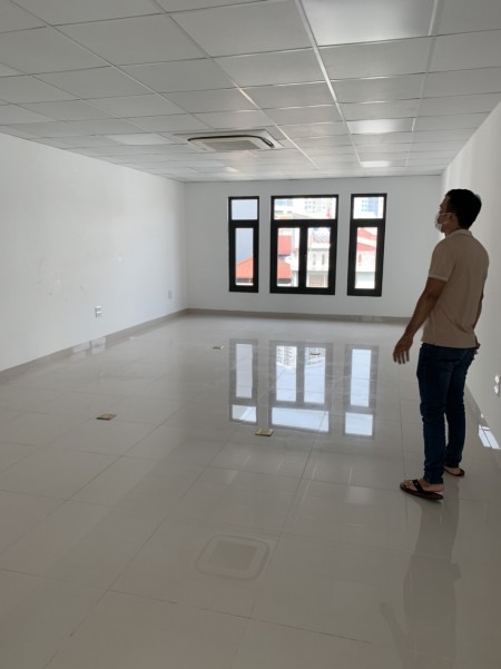 Cho thuê nhà nguyên căn phố Dịch Vọng, dtsd 50m2, 6 tầng, có thang máy, 38 triệu