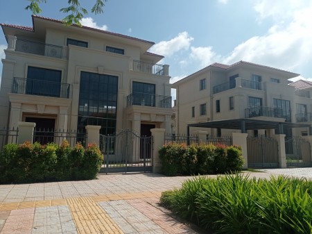 Bán ShopVilla 1B mặt đường 40m không dải phân cách, sầm uất nhất SwanPark. Giá chỉ 28tr/m2