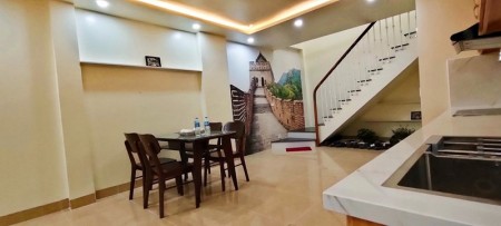 Bán nhà gấp! Nguyễn Ngọc Vũ Diện tích 31m2x 4 Tầng, Mặt Tiền:3.5M. Giá chỉ 3.5 tỷ.