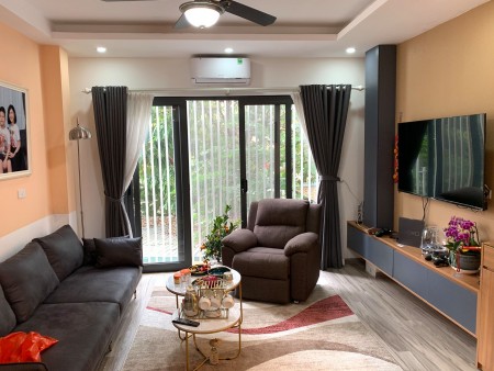 Cần bán gấp nhà phố Hào Nam, dt 45m, ngõ ô tô 2 mặt thoáng, giá 7.5 tỷ