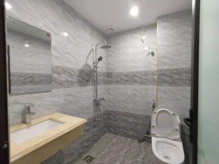 Bán nhà tại Hoa Lâm Long Biên giá bán 2.62 tỷ, nhà mới đẹp, có nội thất đẳng cấp