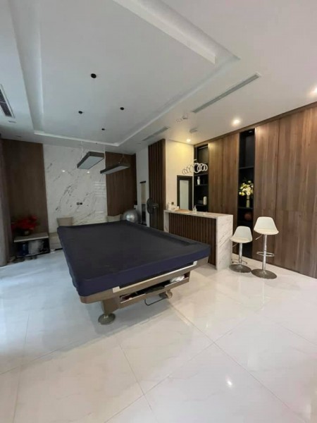 Biệt thự nhà vườn đẳng cắp có thang máy, có bể bơi bốn mùa, đúc kiên cố 5 tầng
