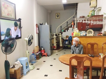 Bán nhà phố Lê Thanh Nghị, dt 38m2, 4 tầng, 3 pn, ngõ thoáng mát, gần phố, giá 3.1 tỷ, lh 0394357733
