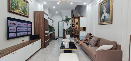 Bánh nhà bồ Đề Long Biên, DT 55m2, 5 tầng, nhỉnh 4 tỉ, ngõ thông, ô tô qua, ở ngay