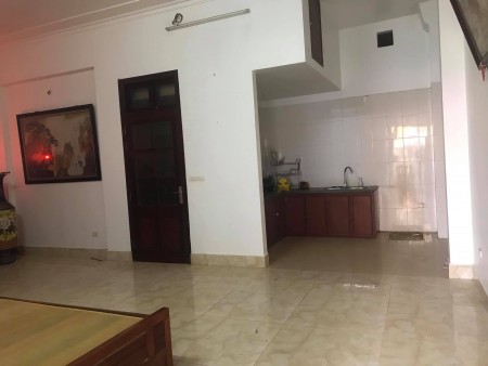 Cần bán nhà gấp diện tích 121m2, 4 tầng, Gara ô tô, giá bán thương lượng