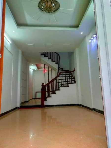Nhỉnh 3 tỷ có nhà dt 45m2 tại phố Vĩnh Hưng. Ngõ rộng, ba gác tránh, nhà mới 4 ngủ