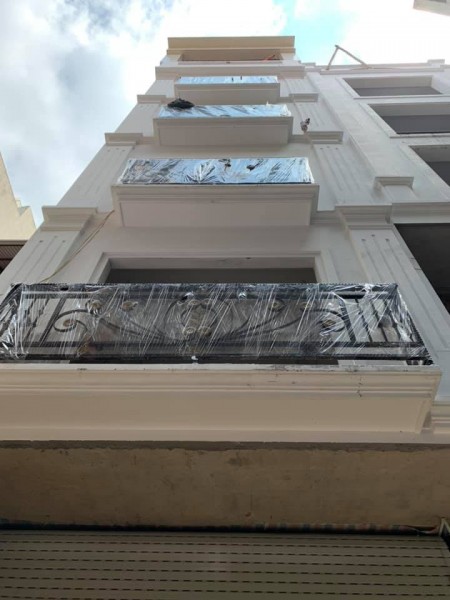 Bán nhà mới gara ô tô thang máy kinh doanh, dt 51m2, giá bán 9.5 tỷ Quận Cầu Giấy
