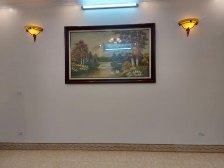 Cần bán nhà phố Chùa Láng, Đống Đa, liên hệ 0385273465, sổ chính chủ, bao sang tên