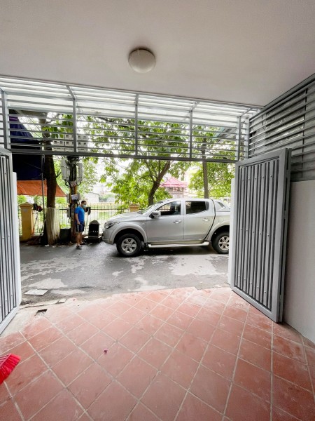 Cần bán nhà gấp tại Mỹ Đình, kinh doanh tốt, ô tô vào nhà, DT 78m2,4 tầng, Giá 8,2 tỷ