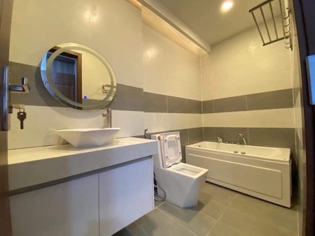Bán gấp nhà Bùi Xương Trạch, Thanh Xuân diện tích 40m2, 6 tầng, giá chỉ 3.2 tỷ, lh 0368781929