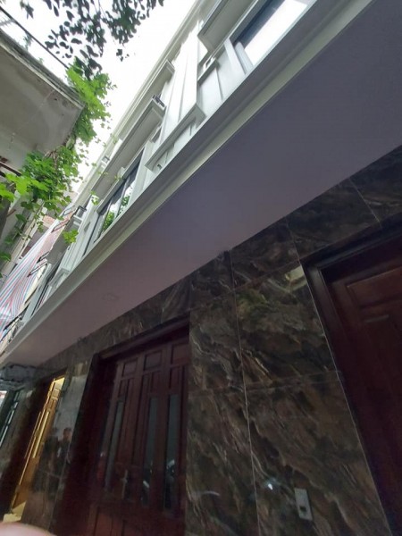 Nhà phố Dương Quảng Hàm, 3 bước ra Đường Oto, 4 Bước ra Trường CĐSP Hà Nội, giá 5.3 Tỷ