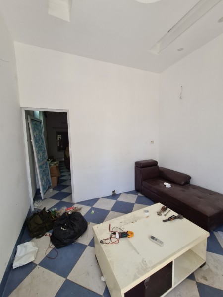 Cho thuê nhà nguyên căn phố Nguyễn Đình Hoàn: DTSD200m2, ô tô đỗ cửa, 18tr