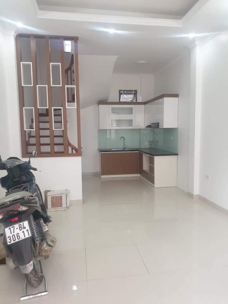 Nhà Phú kiều, diện tích sử dụng 30m2, đúc kiên cố 5 tầng, mặt tiền 3,7m, ở gấp