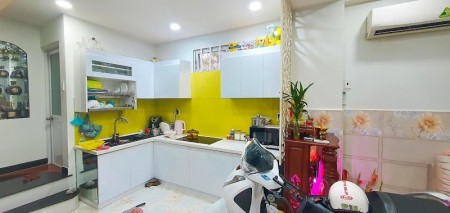 Bán gấp nhà 4 tầng hẻm xe hơi Lý Chính Thắng Phường 8 Quận 3 chỉ nhỉnh 7 tỷ