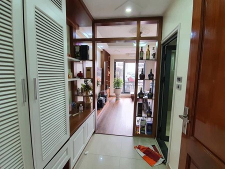 Bán nhà Cầu Giấy dt 100m2 4 tầng mặt tiền 4.5m giá bán chính chủ 9.9 tỷ
