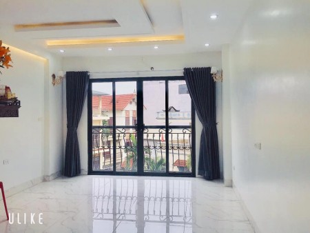 Nhà đẹp Hồng Tiến – Bồ Đề, diện tích 60m2, 5 tầng, mặt tiền 4m, ô tô, giá 6.3 tỷ
