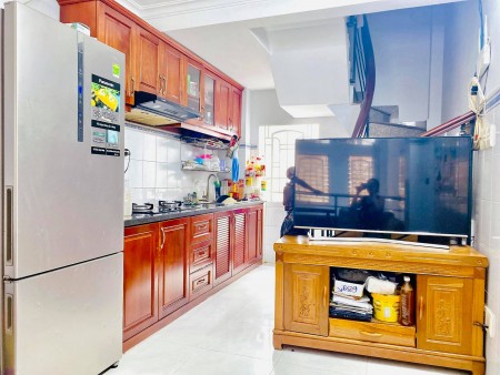 Bán gấp nhà Trung tâm Phú Nhuận, diện tích 28m2 5 tầng BTCT, giá 4.8 tỷ