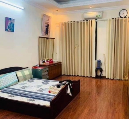 Bán nhà Chùa Láng, diện tích sử dụng 42m2, 5 tầng, mt 4,2m, giá bán 3,75 tỷ