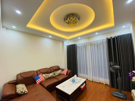 Siêu Phẩm Nhà Mới đẹp Nguyễn Ngọc Vũ- Cầu Giấy, 44M2 x6 Tầng giá 6.8 tỷ, Ngõ thông gần phố.