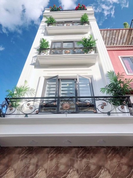 Siêu phẩm Ba Đình, ngõ to như phố ô tô tránh dừng đỗ, an sinh đỉnh, dt 40m2, giá 5.5 tỷ