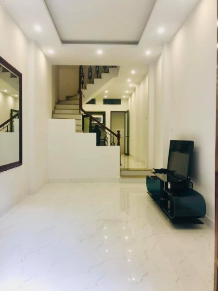 Bán nhà phố Nguyễn Văn Cư, lô góc thoáng sáng, dt 48.6m, 4 tầng, mt 4.5m, giá nhỉnh 4 tỷ