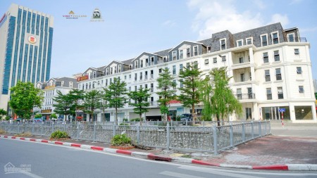 Nhà Mặt Phố Quận Cầu Giấy vị trí thương mại hạng A đang kinh doanh sầm uất