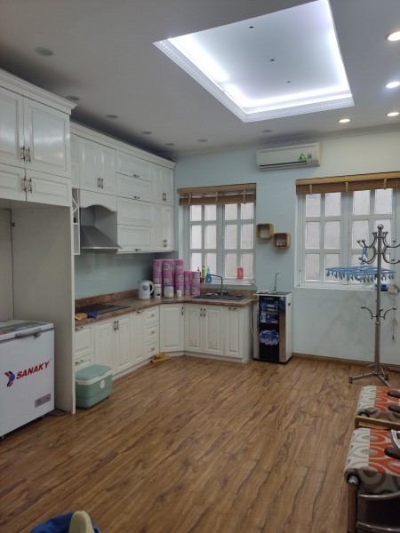 Bán nhà mặt phố Nguyễn Sơn kinh doanh đỉnh, diện tích 80m2, giá thoả thuận