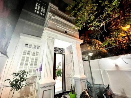 Nhà đẹp Hoàng Hoa Thám Quận Ba Đình, diện tích 87m2, 3 tầng đúc, full nội thất