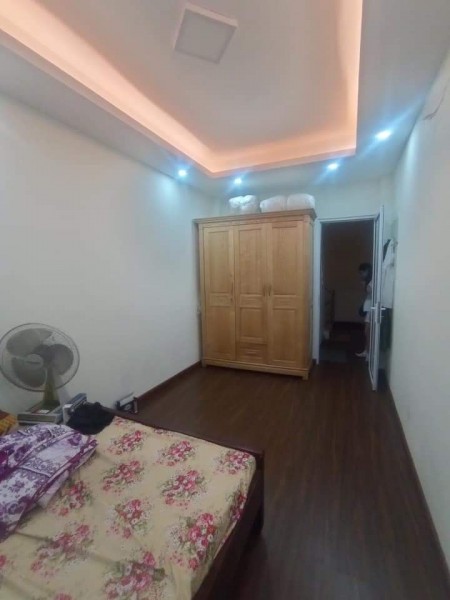 Bán nhà Giáp Bát, Quận Hoàng Mai giá bán 4,5 tỷ, miễn môi giới, sổ sẵn