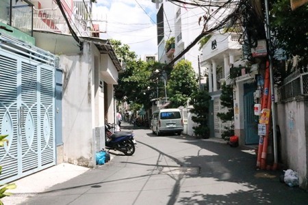 Bán gâp nhà sổ đỏ chính chủ 48m giá 3.9 tỷ. MT 3.3 m ngõ 3.5m, gần trường học