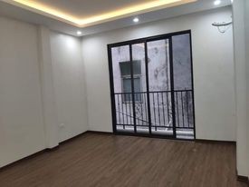 Bán nhà phố Đội Cấn, nhà đẹp ở luôn, cách phố 100m, dt 45m2, giá bán 4.55 tỷ.
