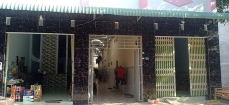 Vợ Chồng tôi về quê ở hẳn nên cần bán lại dãy trọ 300m2 (10x30m) giá rẻ, chính chủ, Gần KCN