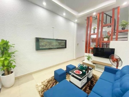 Bán nhà ở ngay gần ngã tư Sở, dt 36m2, cách phố ô tô tránh 30m, giá nhỉnh 3 tỷ