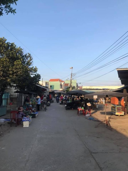 Cần tiền bán gấp lô đất dt 171m2 gần chợ giá 704 triệu ngay trung tâm Dân cư hiện Hữu